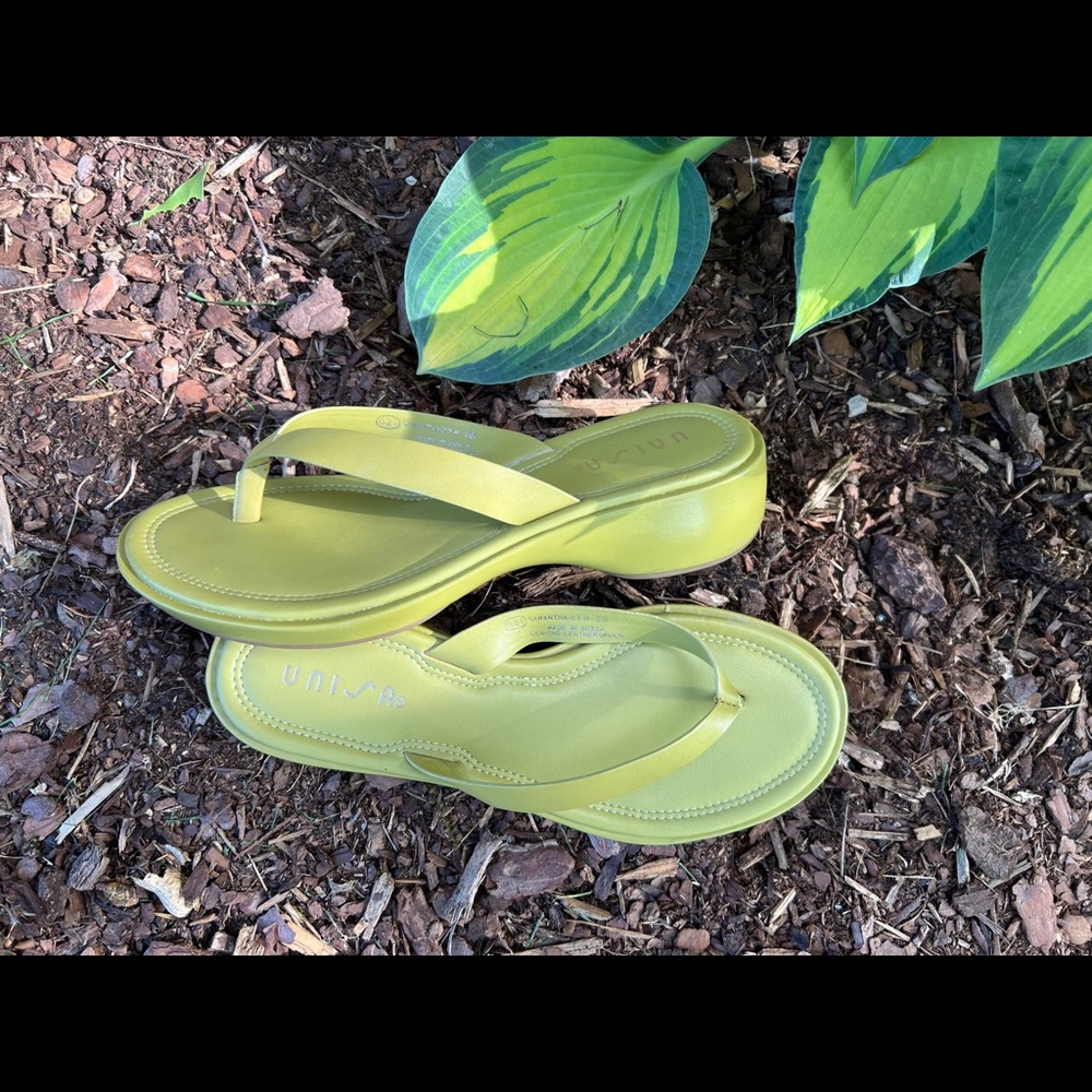 Nothing says Summer like Unisa Sandals in Lime! Size 8.